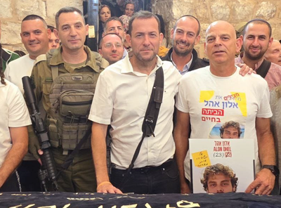 קבר יוסף, הלילה