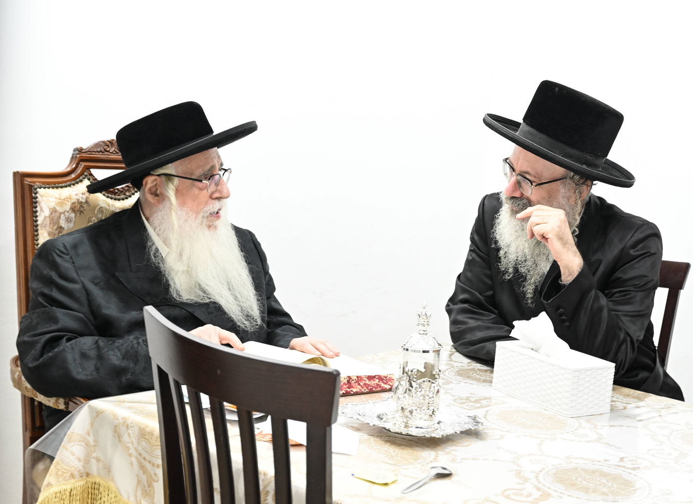 האדמו"ר מצאנז בקבלת קהל לקראת ימי הרחמים והסליחות