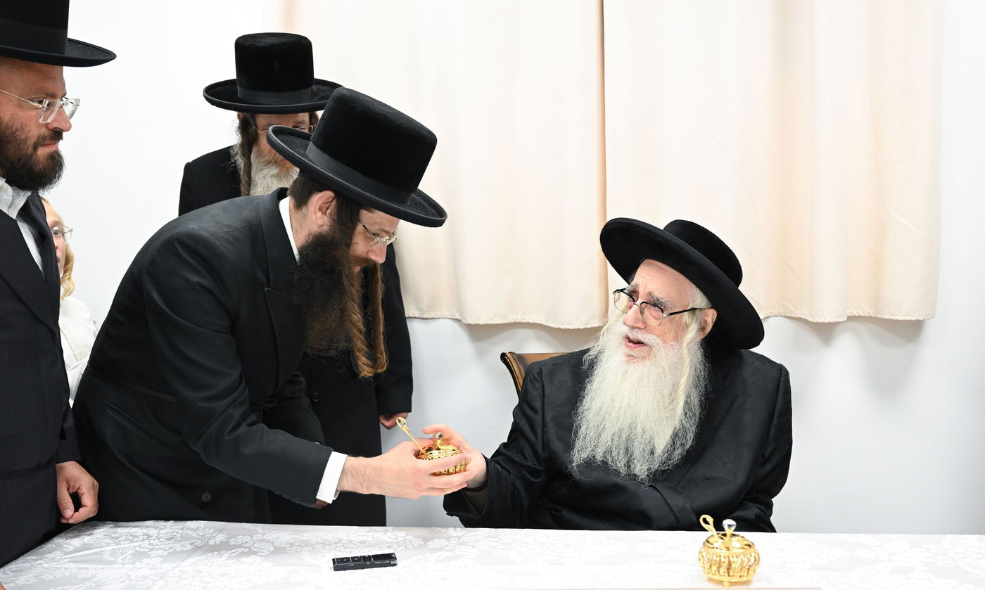 האדמו"ר מצאנז בקבלת קהל לקראת ימי הרחמים והסליחות