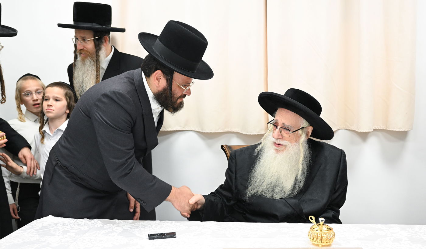 האדמו"ר מצאנז בקבלת קהל לקראת ימי הרחמים והסליחות