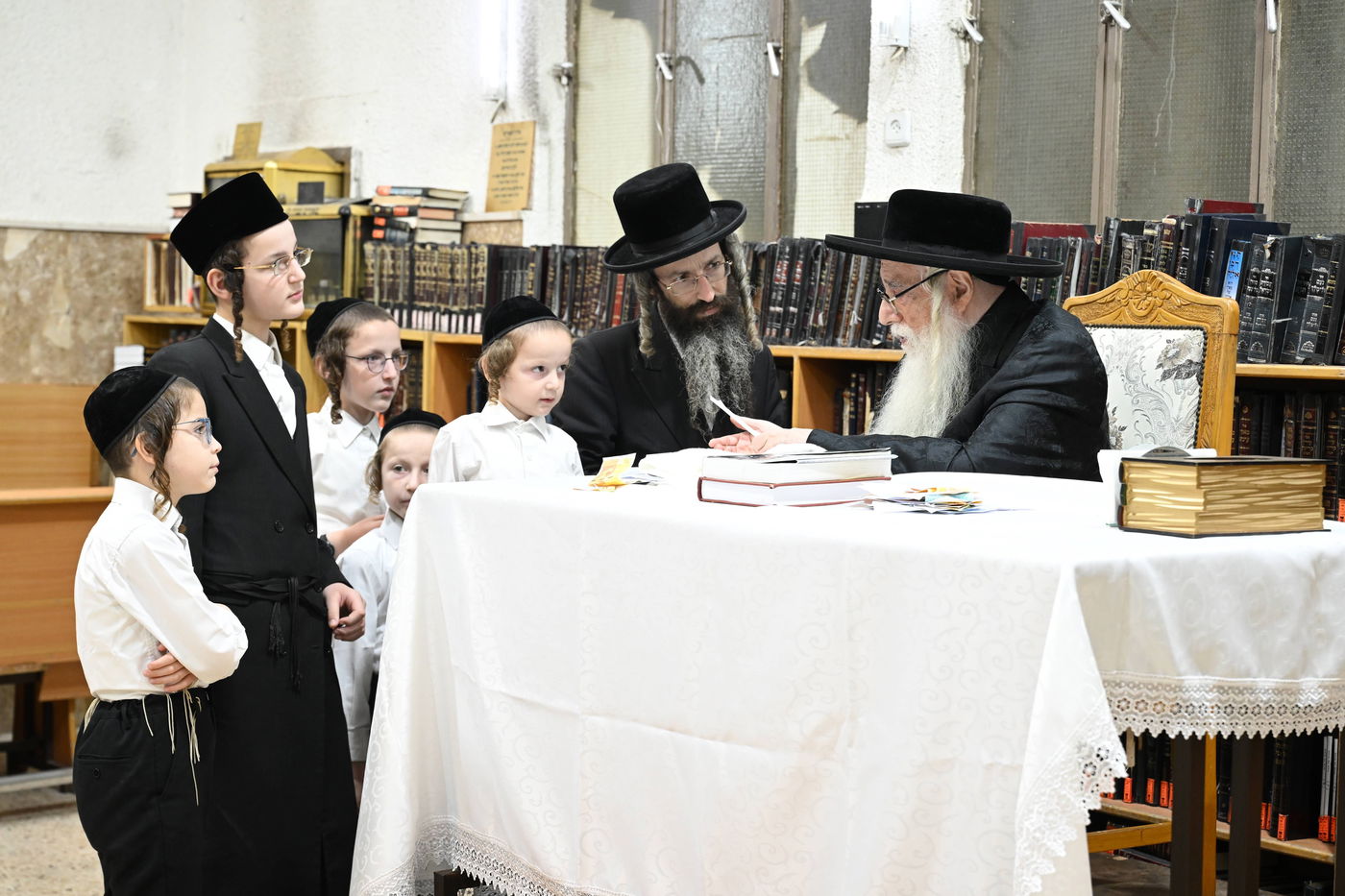 האדמו"ר מצאנז בקבלת קהל לקראת ימי הרחמים והסליחות