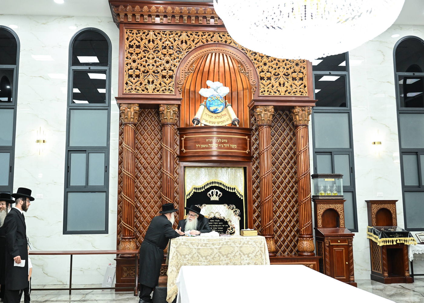 האדמו"ר מצאנז בקבלת קהל לקראת ימי הרחמים והסליחות