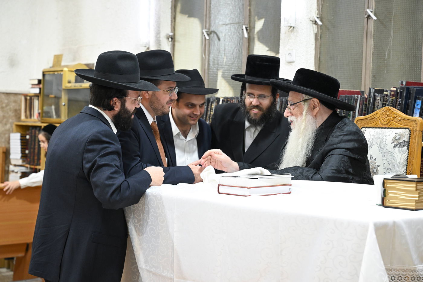 האדמו"ר מצאנז בקבלת קהל לקראת ימי הרחמים והסליחות