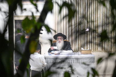 האדמו"ר מצאנז בקבלת קהל לקראת ימי הרחמים והסליחות