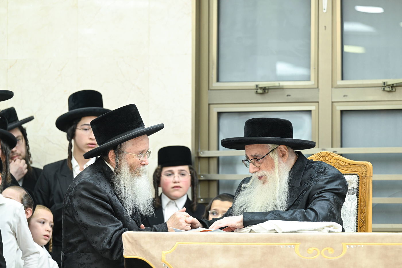 האדמו"ר מצאנז בקבלת קהל לקראת ימי הרחמים והסליחות