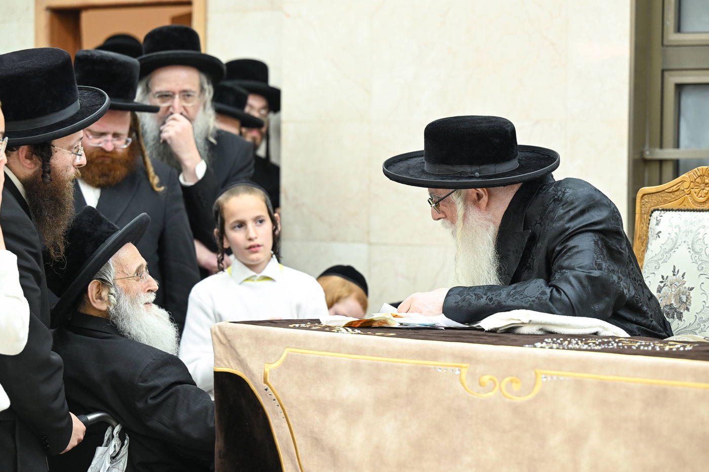 האדמו"ר מצאנז בקבלת קהל לקראת ימי הרחמים והסליחות