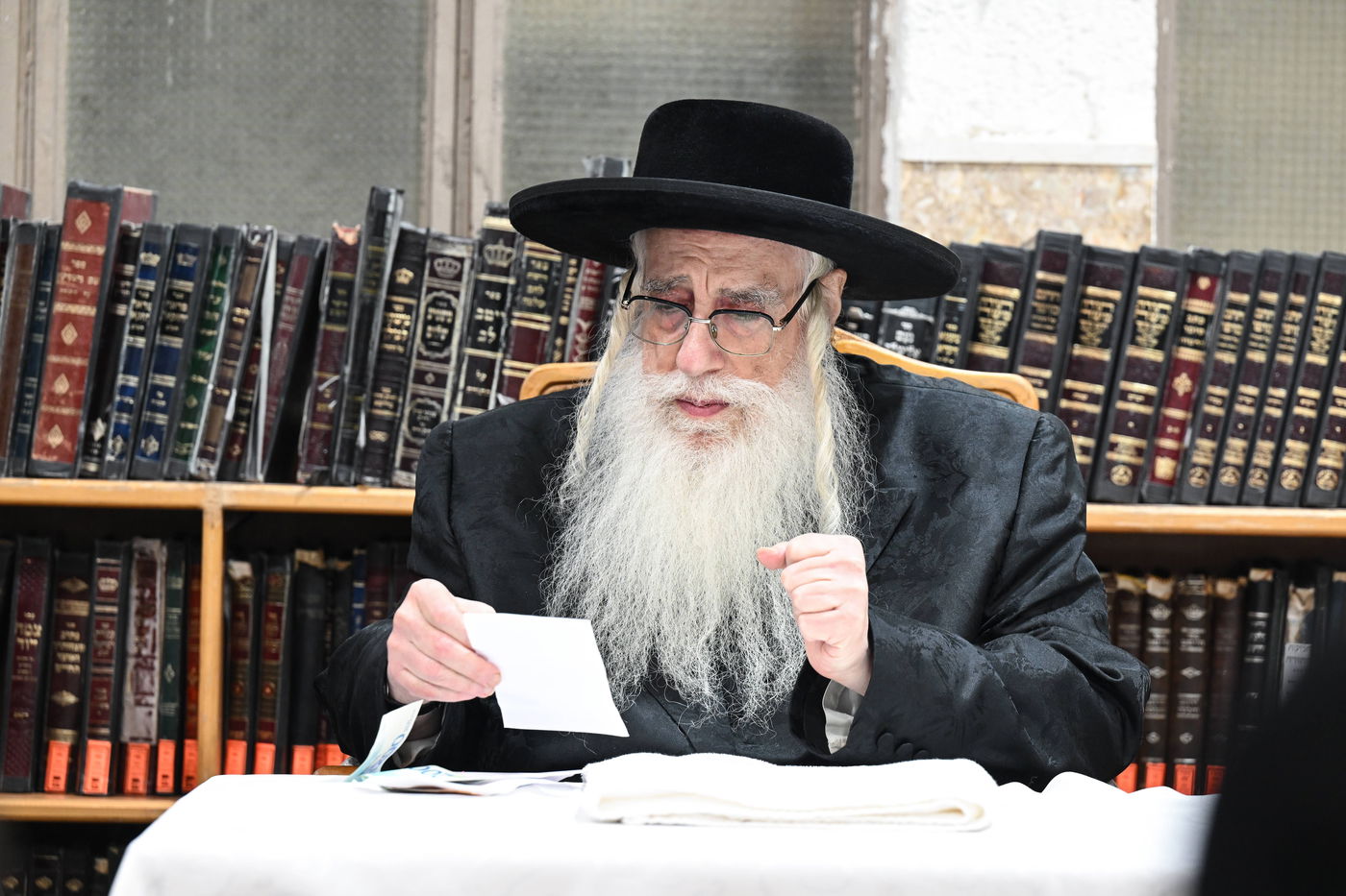 האדמו"ר מצאנז בקבלת קהל לקראת ימי הרחמים והסליחות