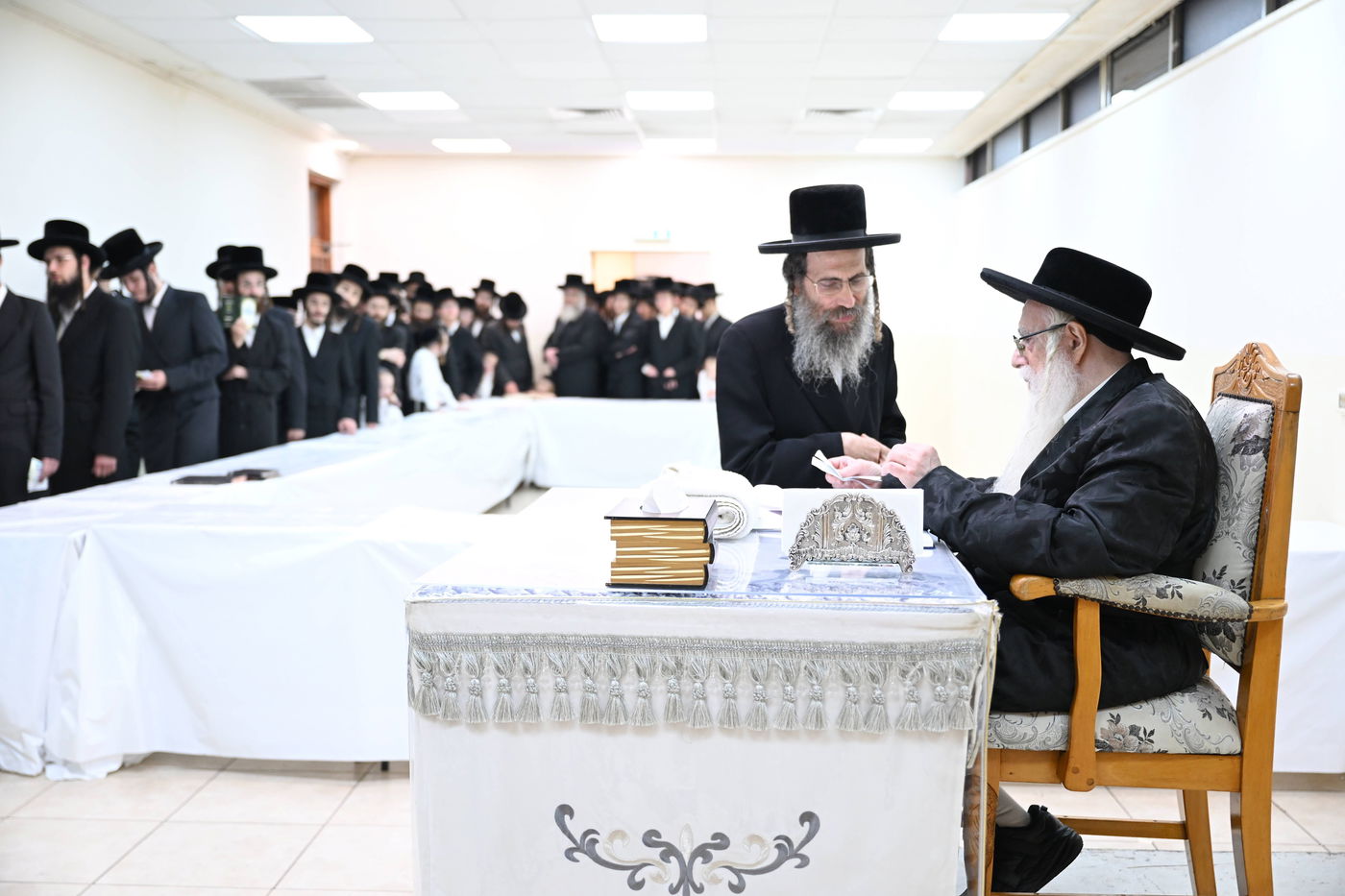 האדמו"ר מצאנז בקבלת קהל לקראת ימי הרחמים והסליחות