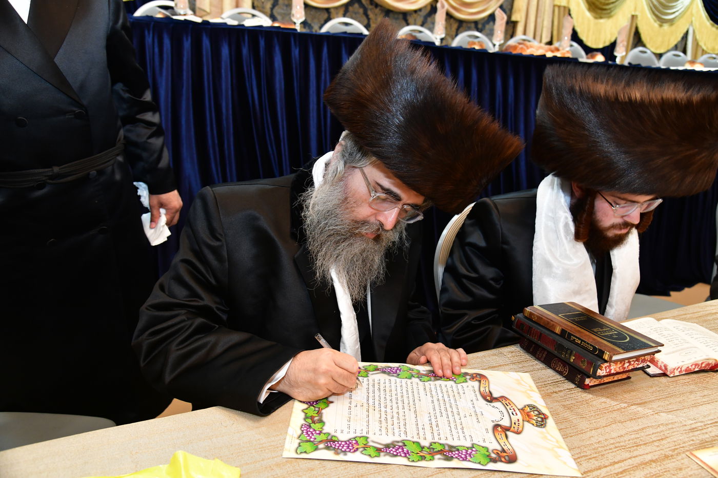 שמחת נישואי בן אב"ד מירון עם נכדת האדמו"ר מלעלוב ניקלשבורג