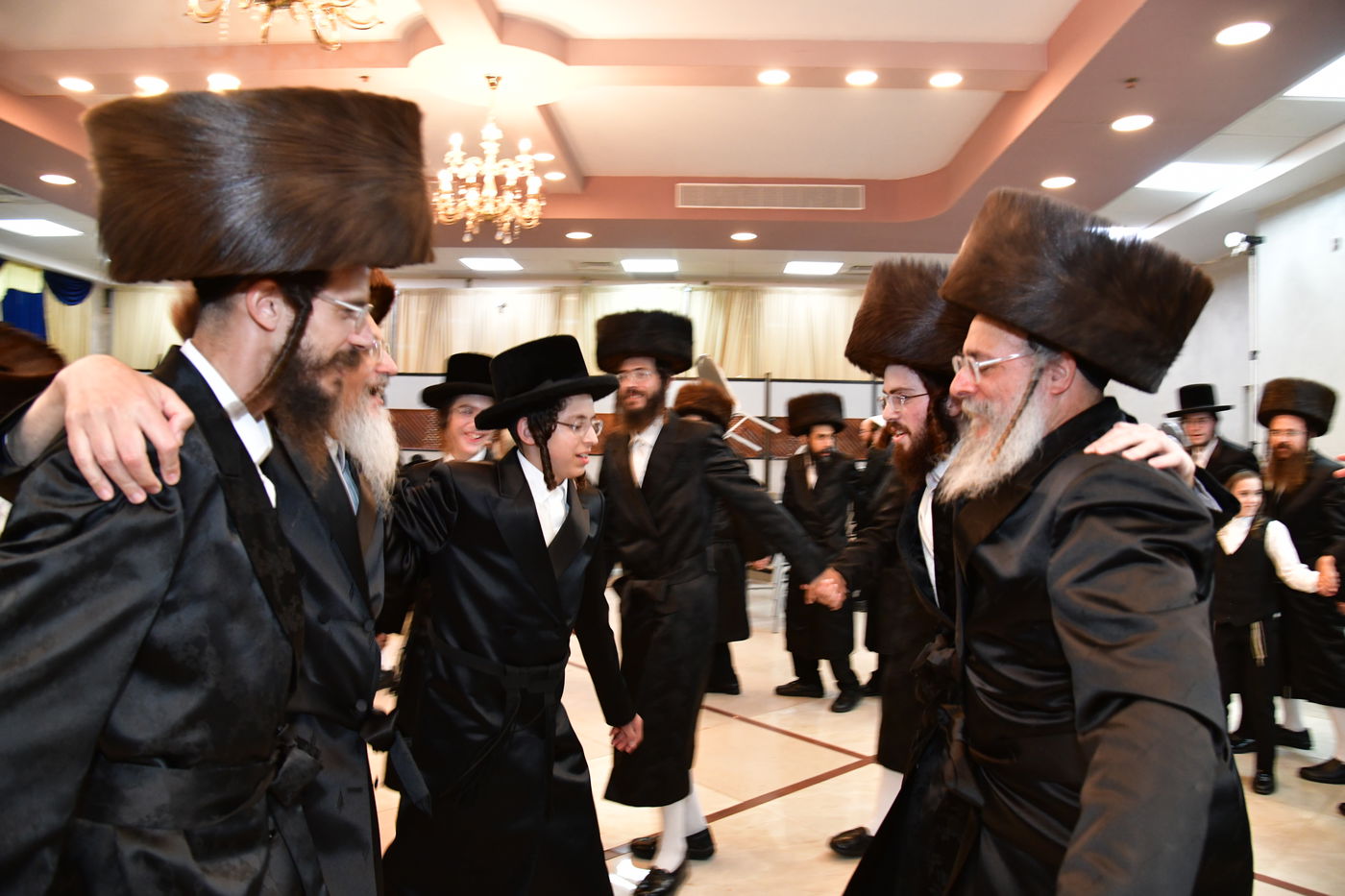 שמחת נישואי בן אב"ד מירון עם נכדת האדמו"ר מלעלוב ניקלשבורג