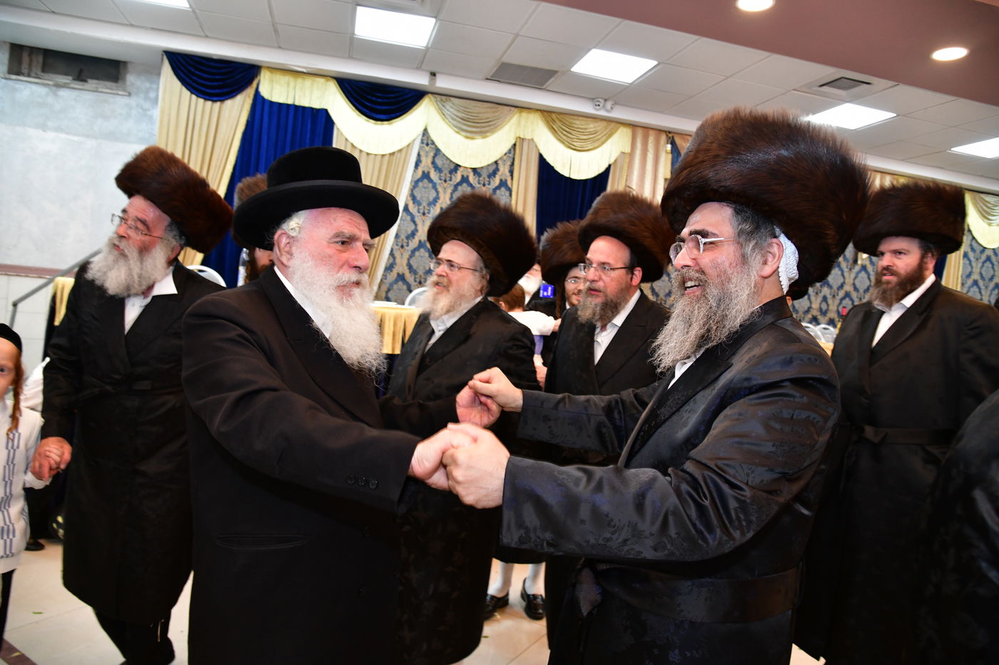 שמחת נישואי בן אב"ד מירון עם נכדת האדמו"ר מלעלוב ניקלשבורג