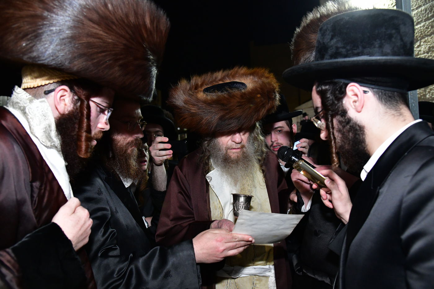 שמחת נישואי בן אב"ד מירון עם נכדת האדמו"ר מלעלוב ניקלשבורג