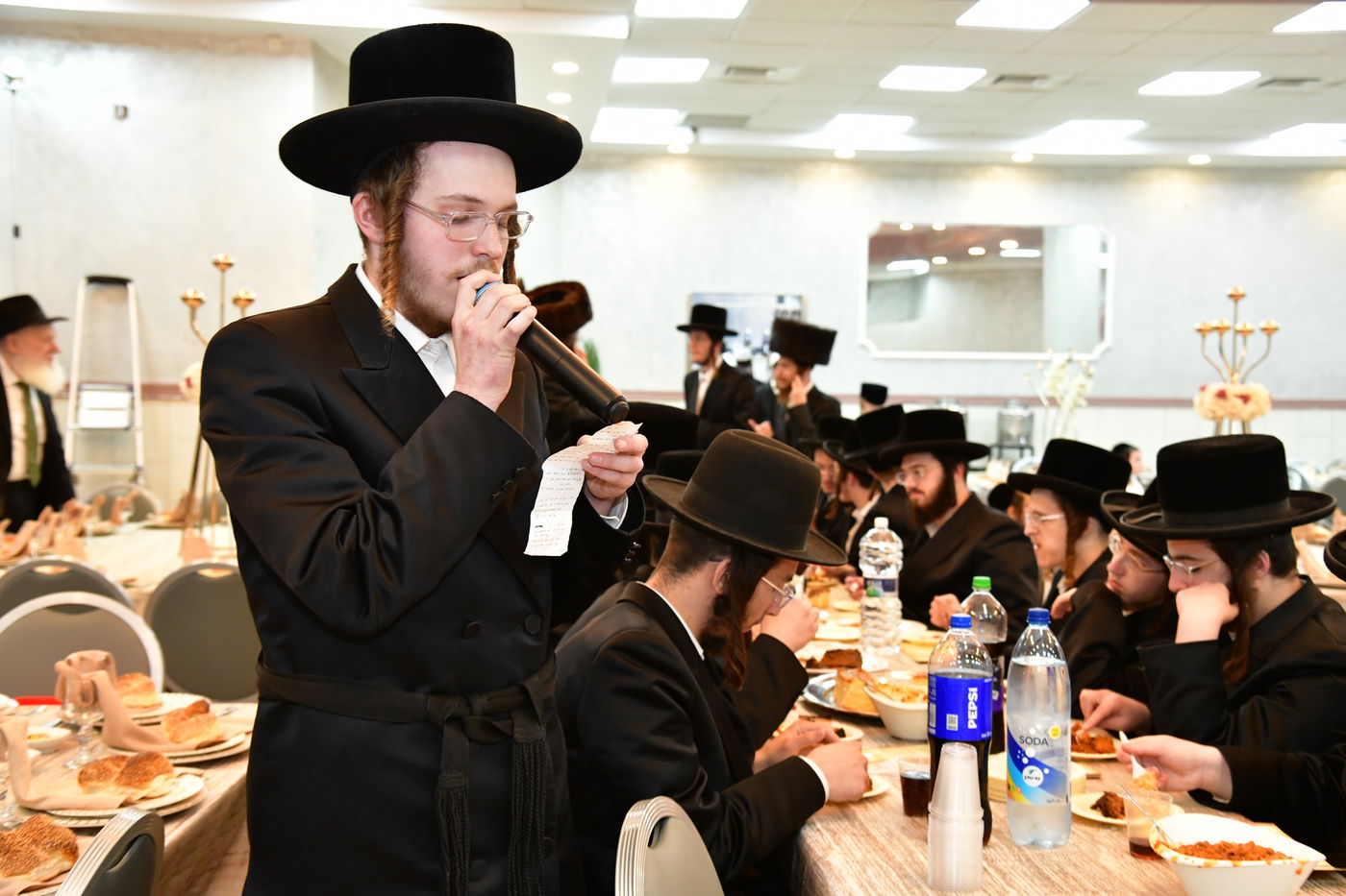 שמחת נישואי בן אב"ד מירון עם נכדת האדמו"ר מלעלוב ניקלשבורג