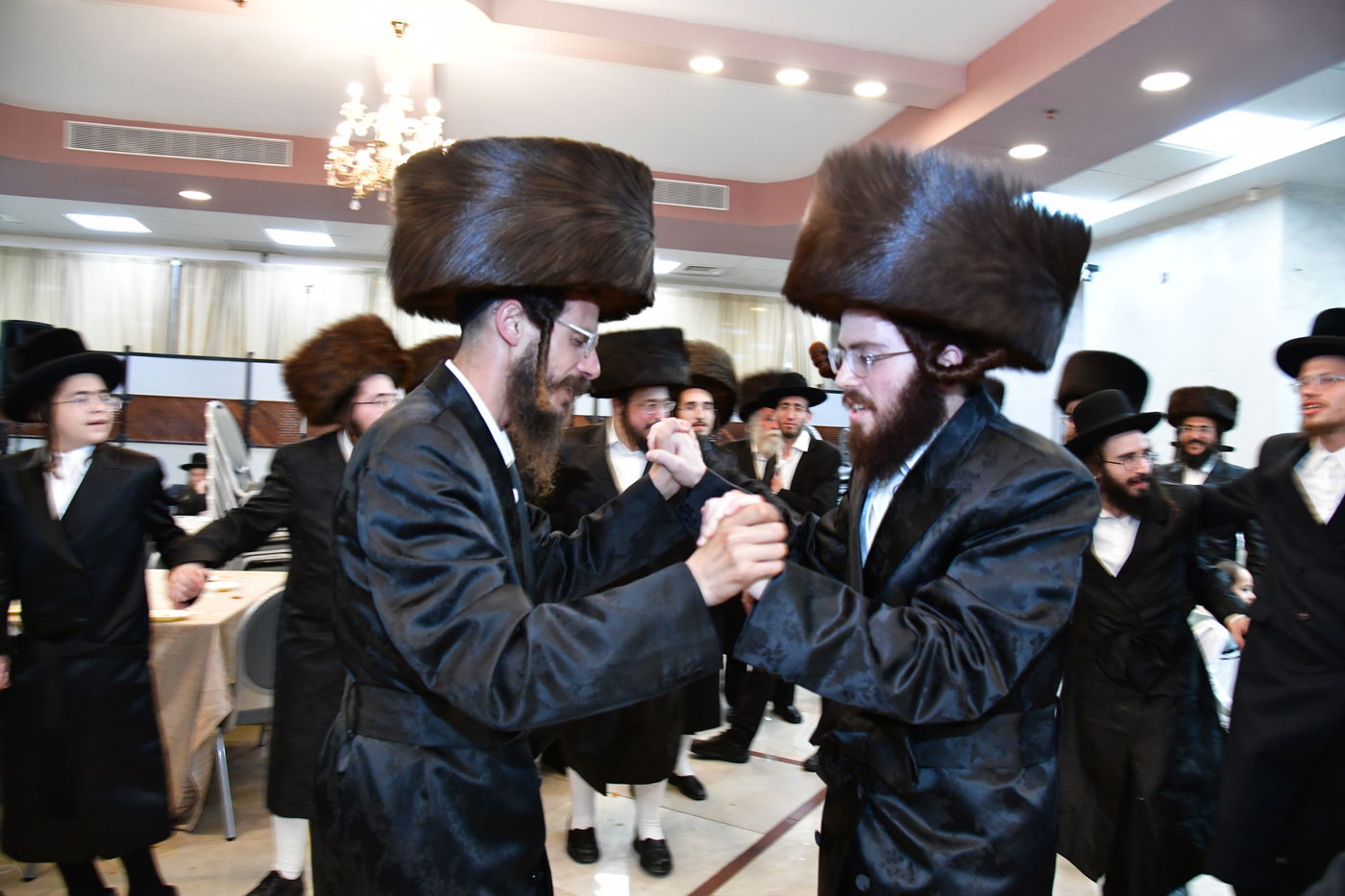 שמחת נישואי בן אב"ד מירון עם נכדת האדמו"ר מלעלוב ניקלשבורג