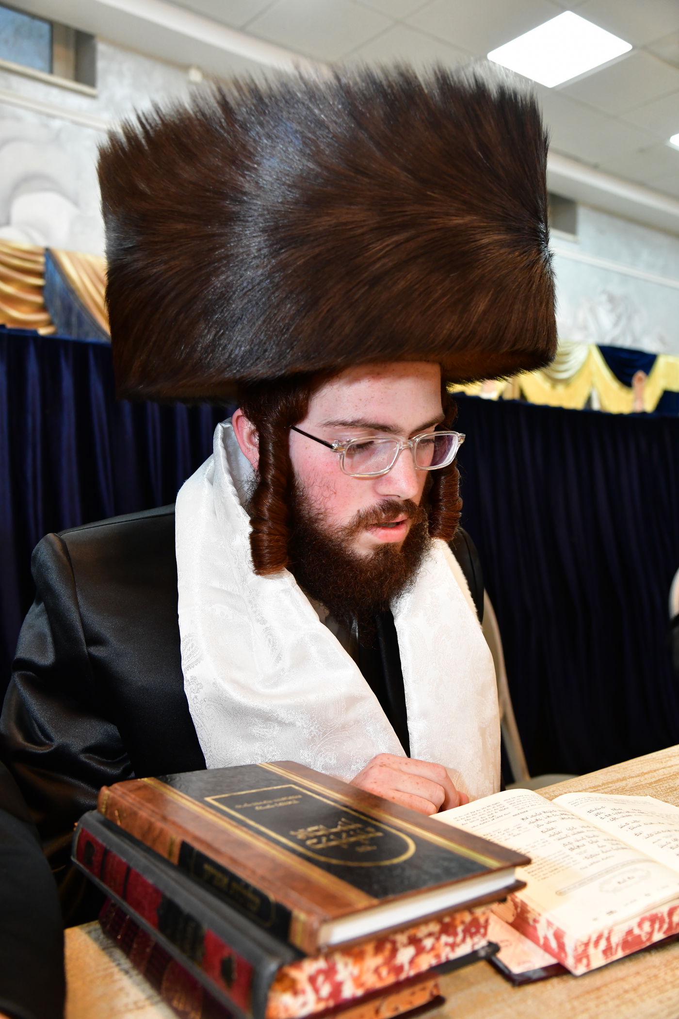 שמחת נישואי בן אב"ד מירון עם נכדת האדמו"ר מלעלוב ניקלשבורג