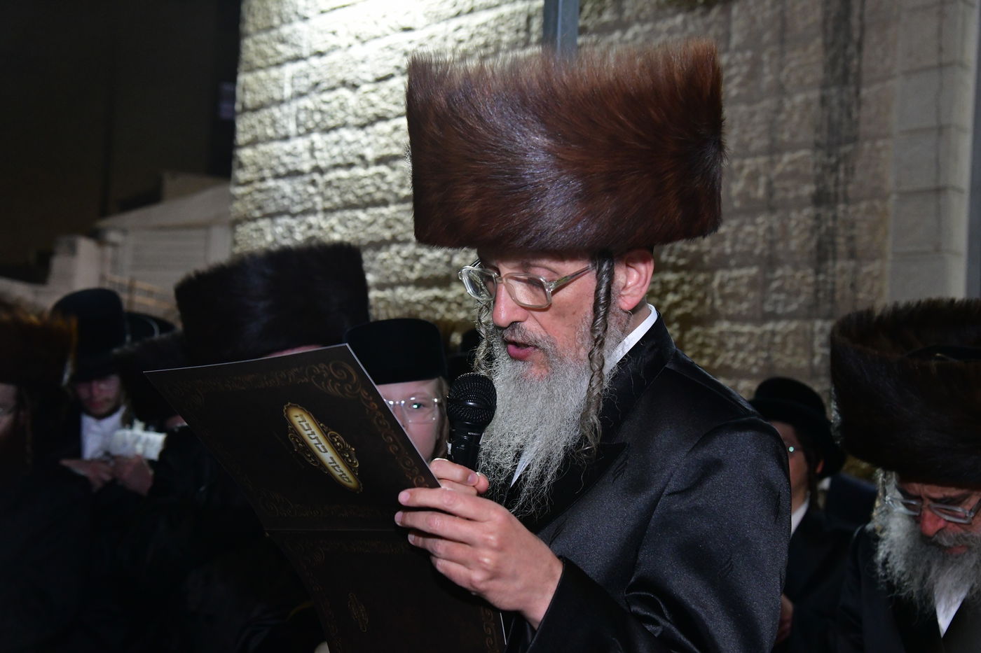 שמחת נישואי בן אב"ד מירון עם נכדת האדמו"ר מלעלוב ניקלשבורג