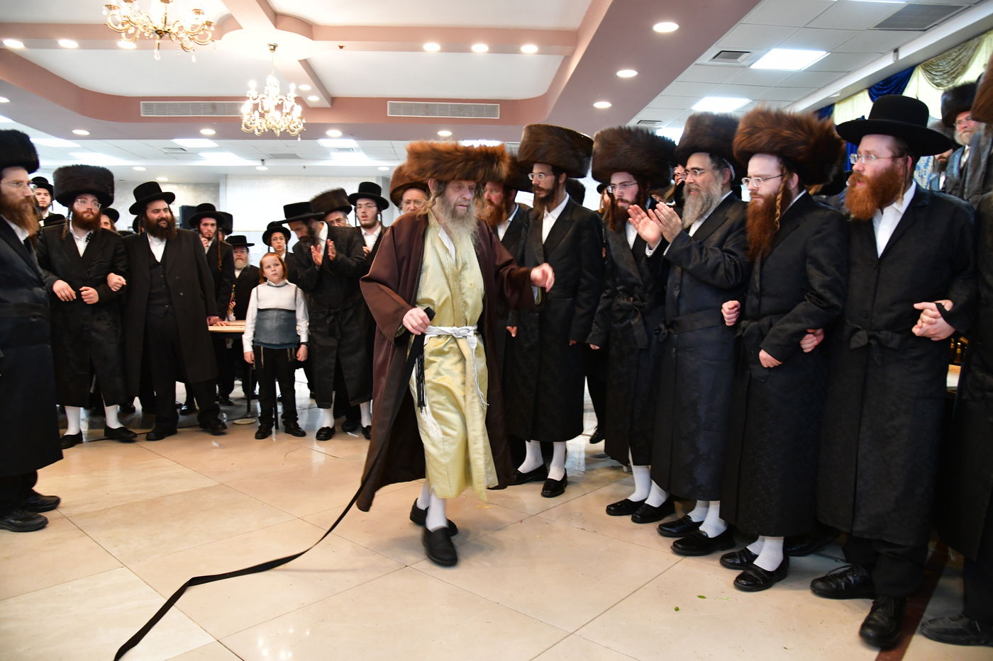 שמחת נישואי בן אב"ד מירון עם נכדת האדמו"ר מלעלוב ניקלשבורג