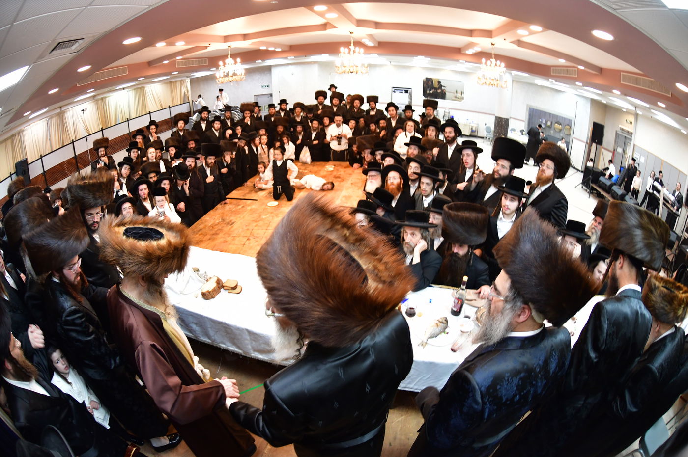 שמחת נישואי בן אב"ד מירון עם נכדת האדמו"ר מלעלוב ניקלשבורג