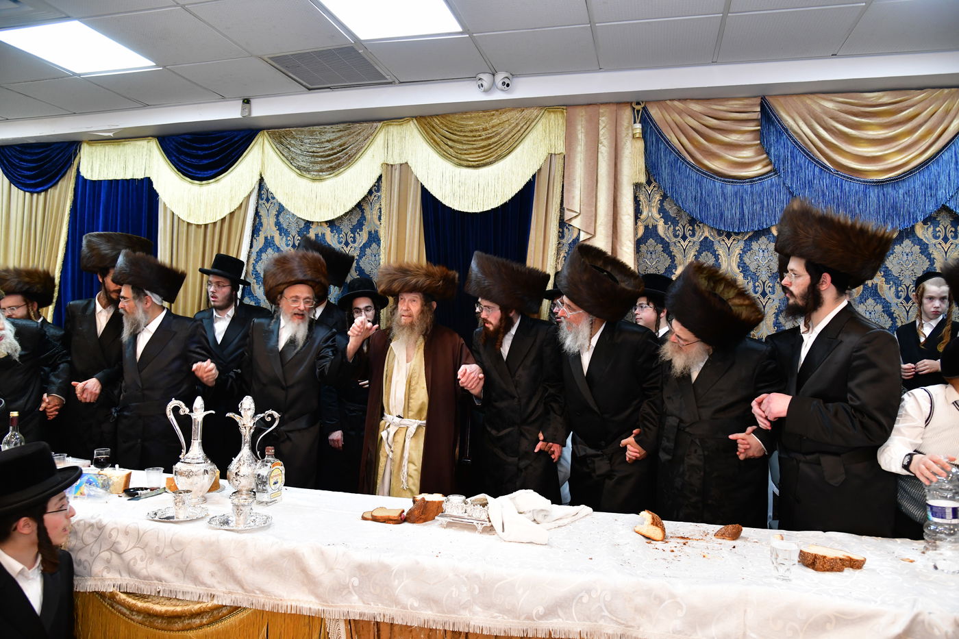 שמחת נישואי בן אב"ד מירון עם נכדת האדמו"ר מלעלוב ניקלשבורג