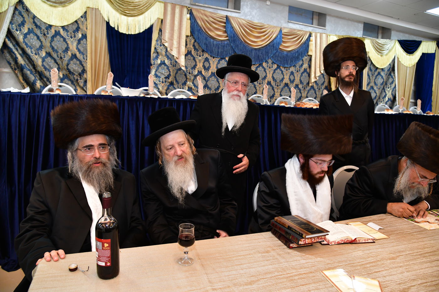 שמחת נישואי בן אב"ד מירון עם נכדת האדמו"ר מלעלוב ניקלשבורג