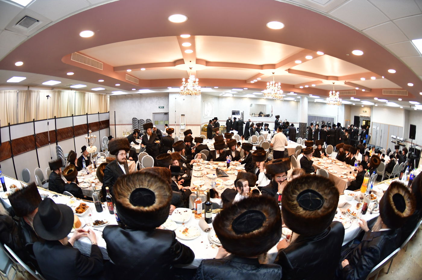 שמחת נישואי בן אב"ד מירון עם נכדת האדמו"ר מלעלוב ניקלשבורג