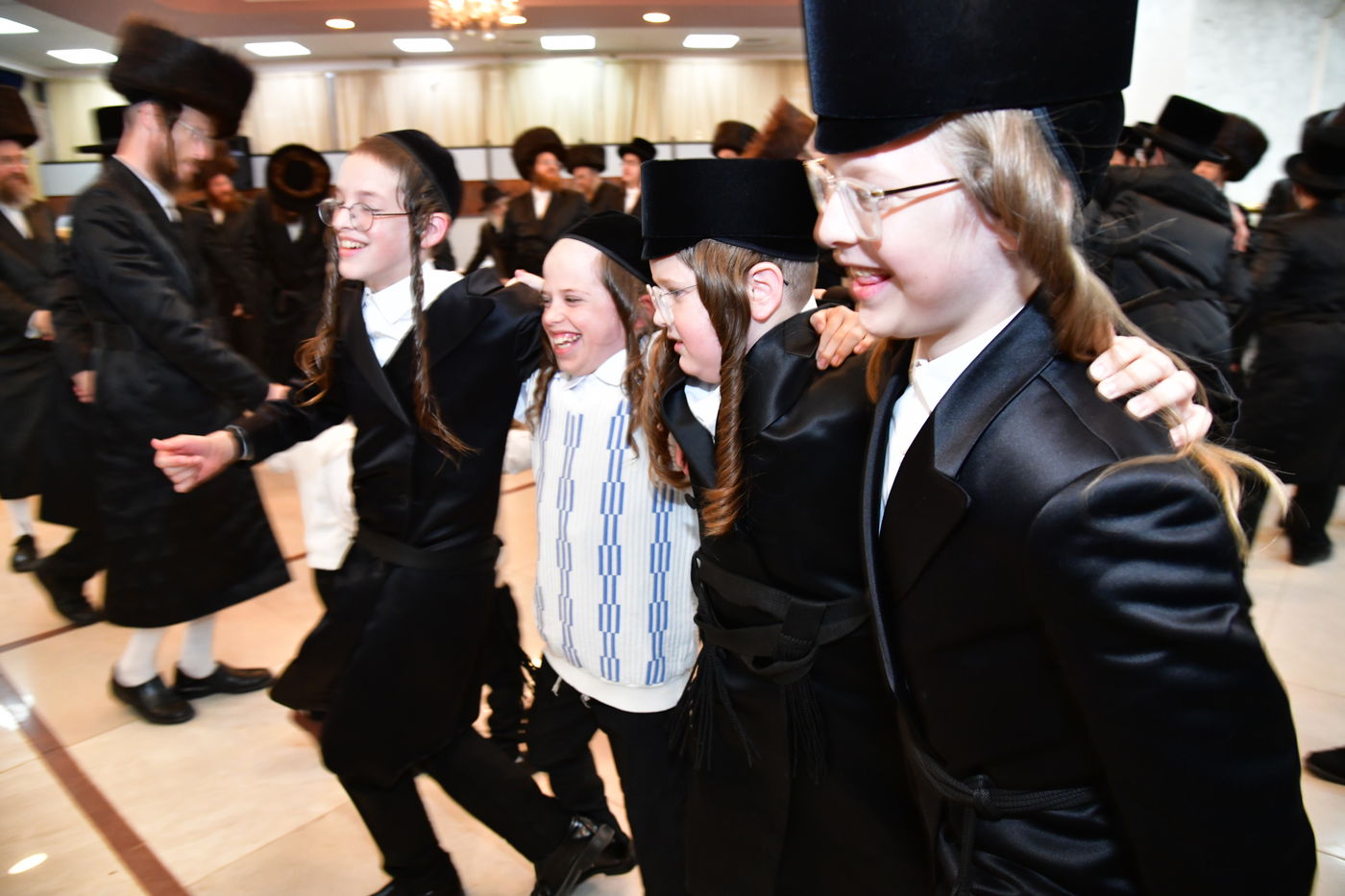 שמחת נישואי בן אב"ד מירון עם נכדת האדמו"ר מלעלוב ניקלשבורג