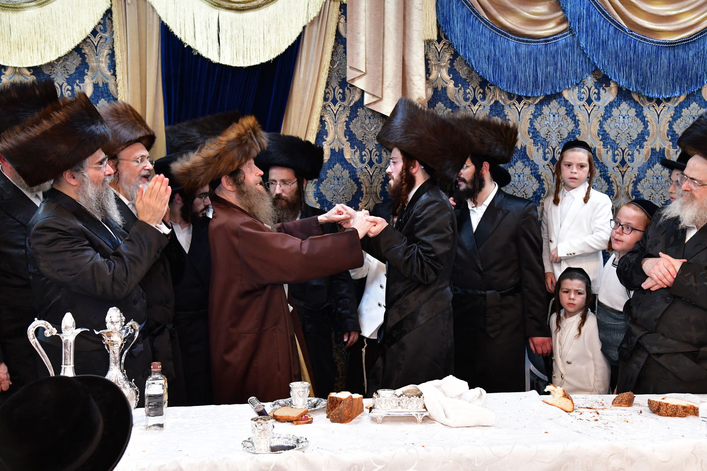 שמחת נישואי בן אב"ד מירון עם נכדת האדמו"ר מלעלוב ניקלשבורג