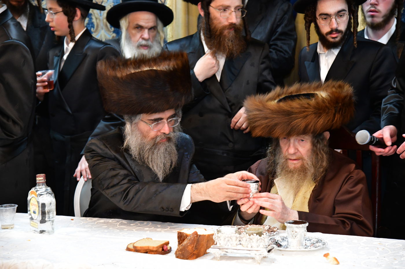 שמחת נישואי בן אב"ד מירון עם נכדת האדמו"ר מלעלוב ניקלשבורג