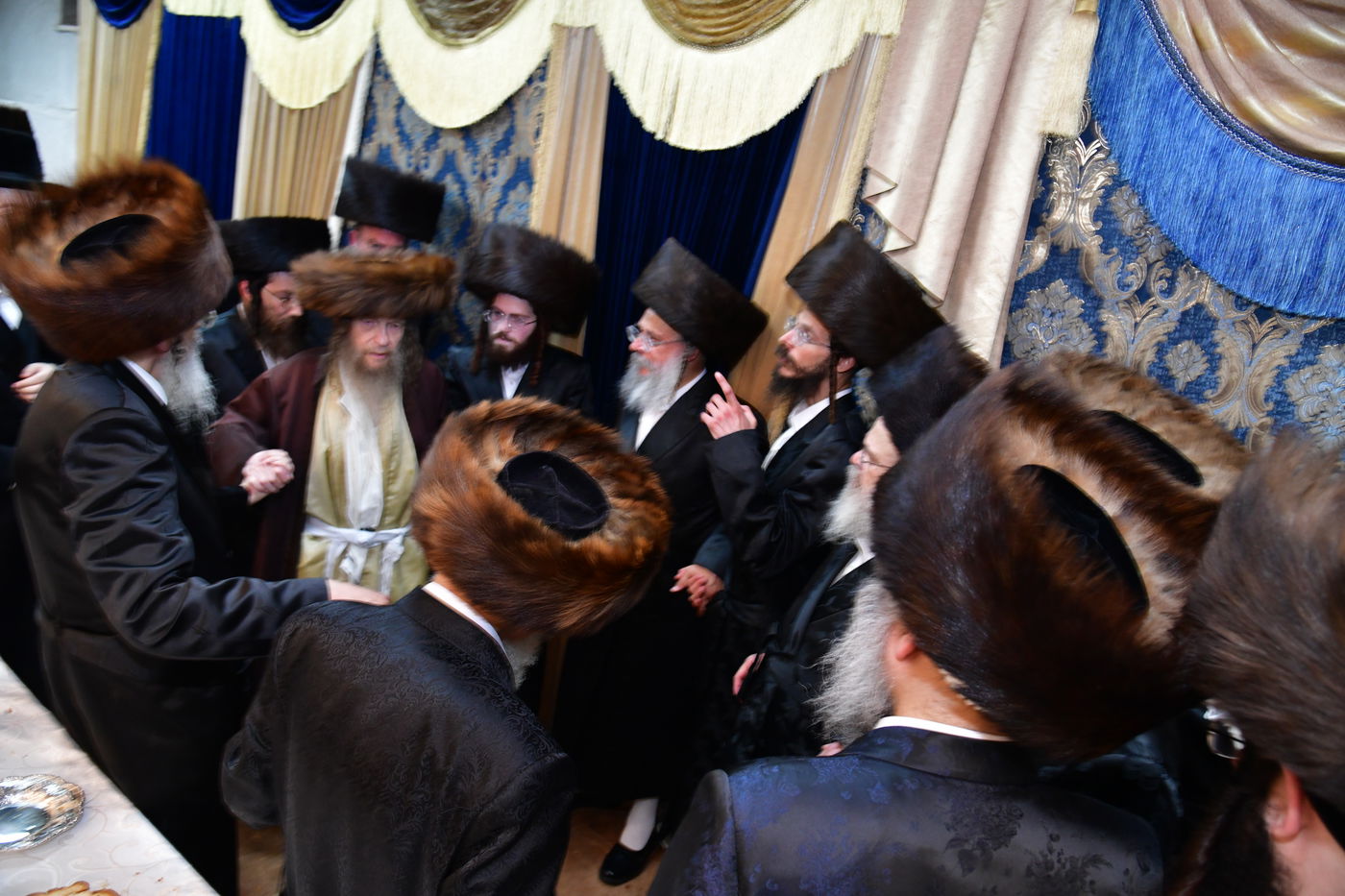 שמחת נישואי בן אב"ד מירון עם נכדת האדמו"ר מלעלוב ניקלשבורג