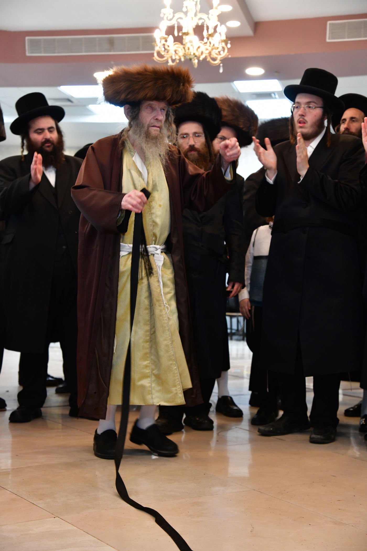 שמחת נישואי בן אב"ד מירון עם נכדת האדמו"ר מלעלוב ניקלשבורג