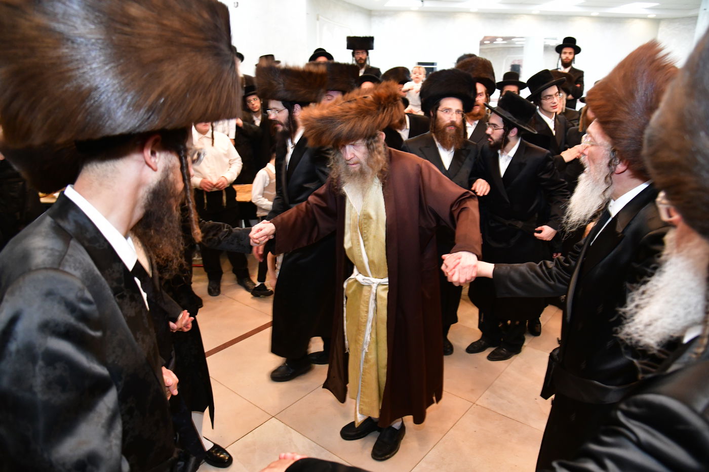 שמחת נישואי בן אב"ד מירון עם נכדת האדמו"ר מלעלוב ניקלשבורג