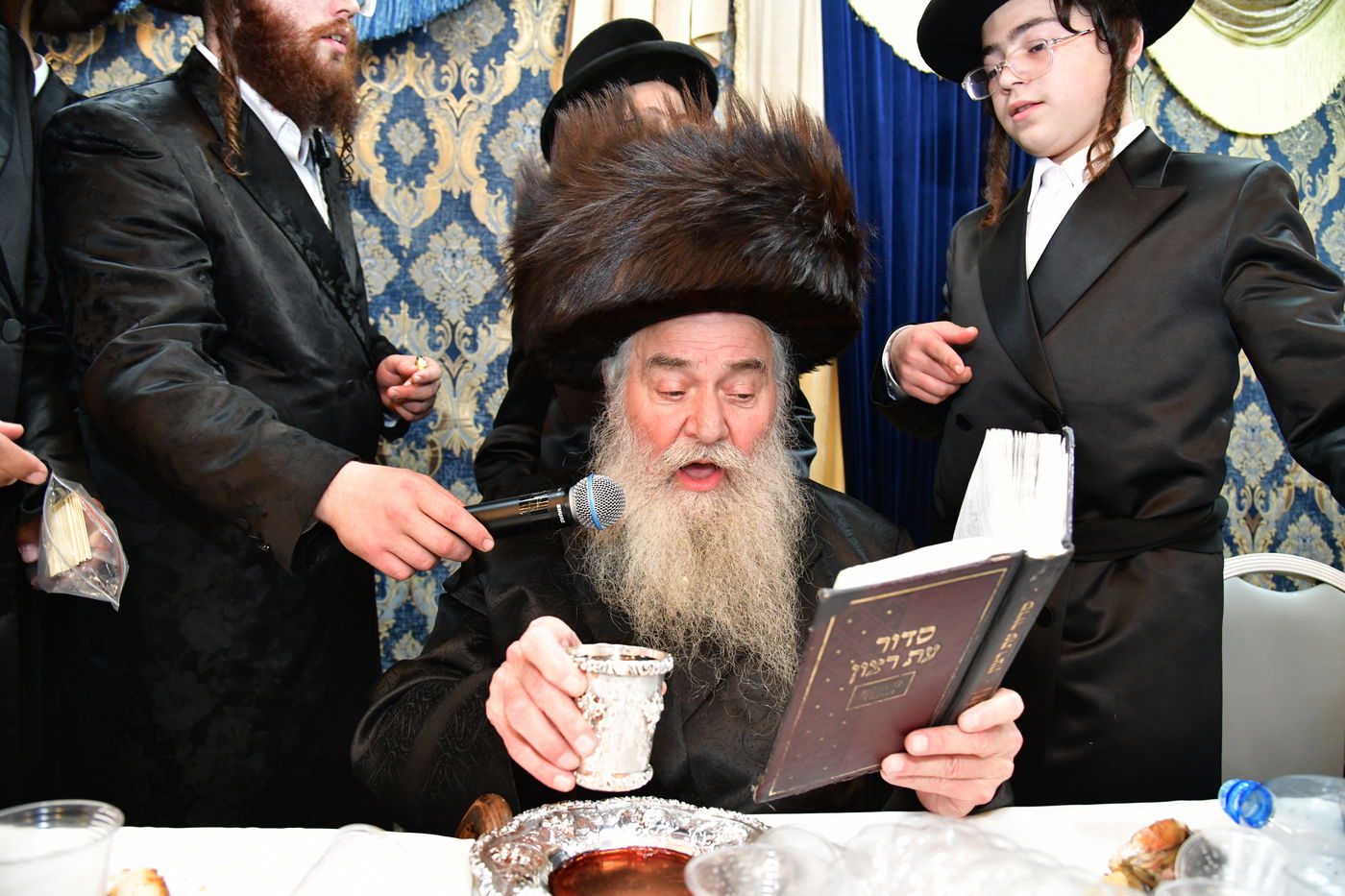 שמחת נישואי בן אב"ד מירון עם נכדת האדמו"ר מלעלוב ניקלשבורג