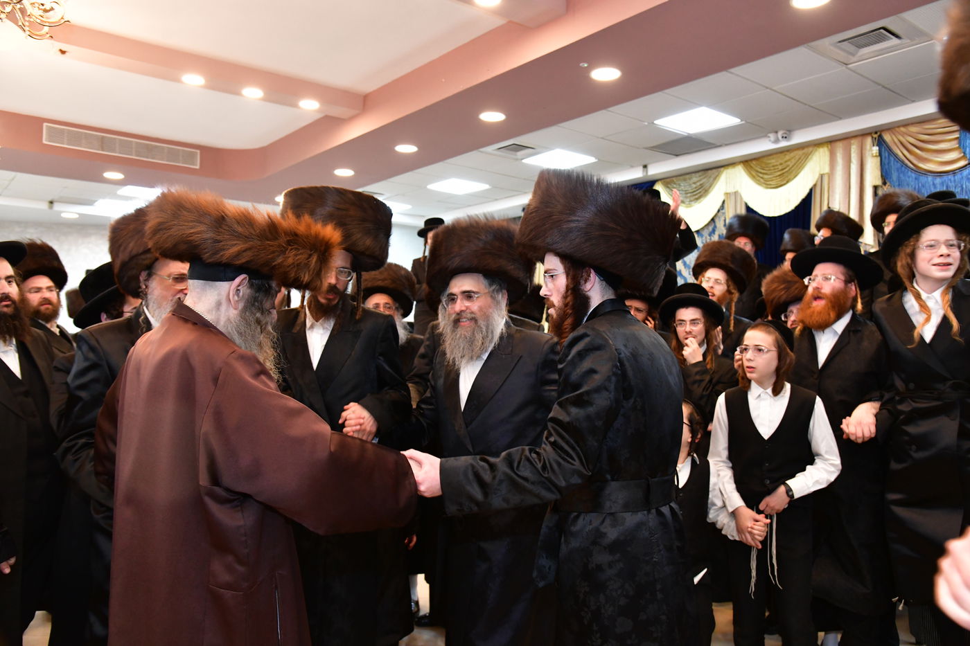 שמחת נישואי בן אב"ד מירון עם נכדת האדמו"ר מלעלוב ניקלשבורג