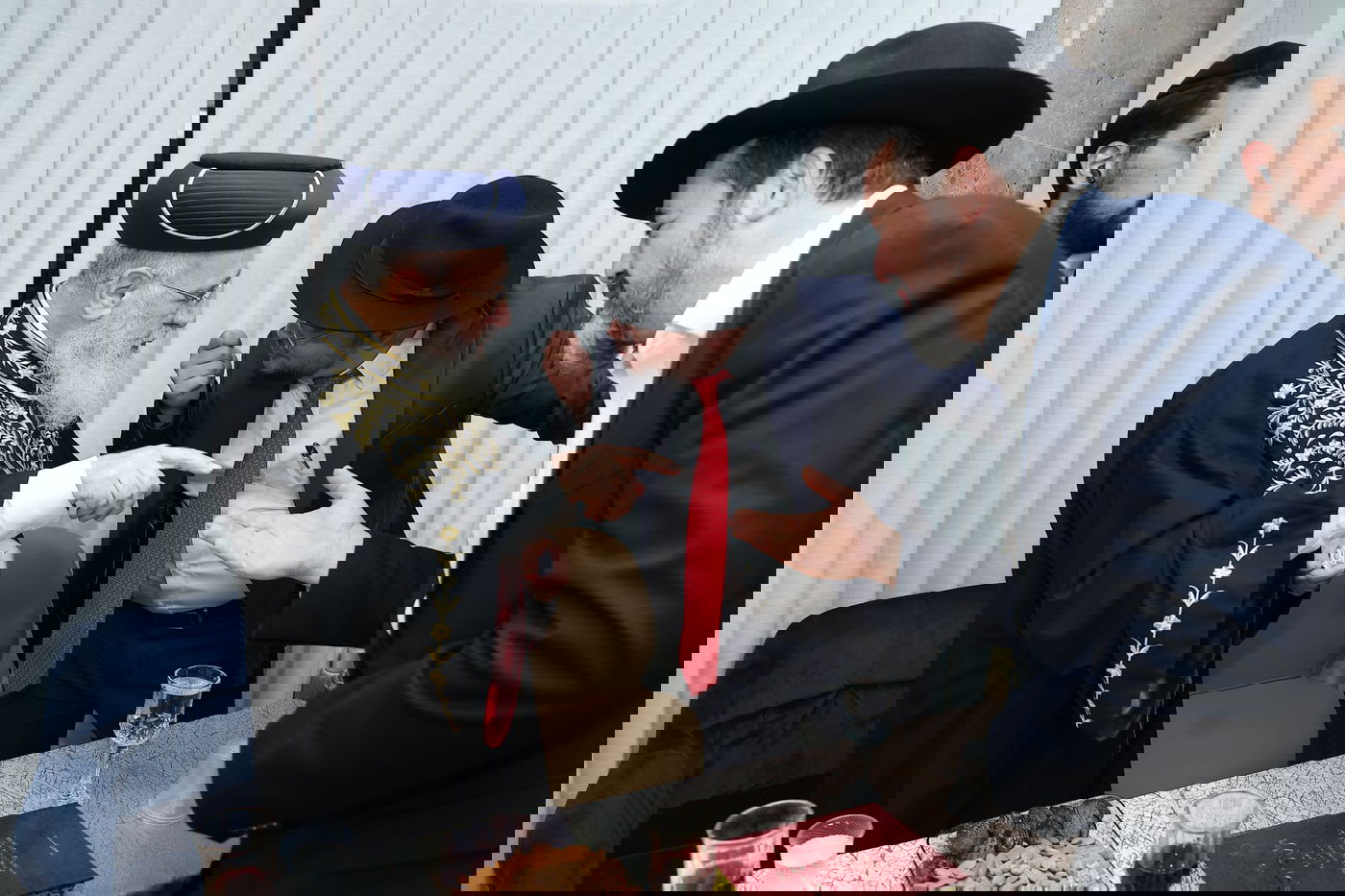 הראשל"צ הגר"י יוסף בחנוכת הבית בהיכל מרן