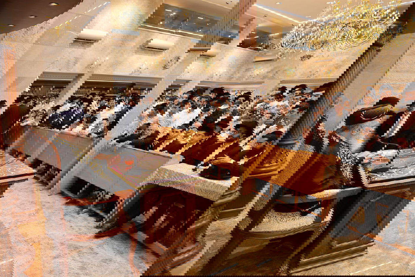 הראשל"צ הגר"י יוסף בחנוכת הבית בהיכל מרן