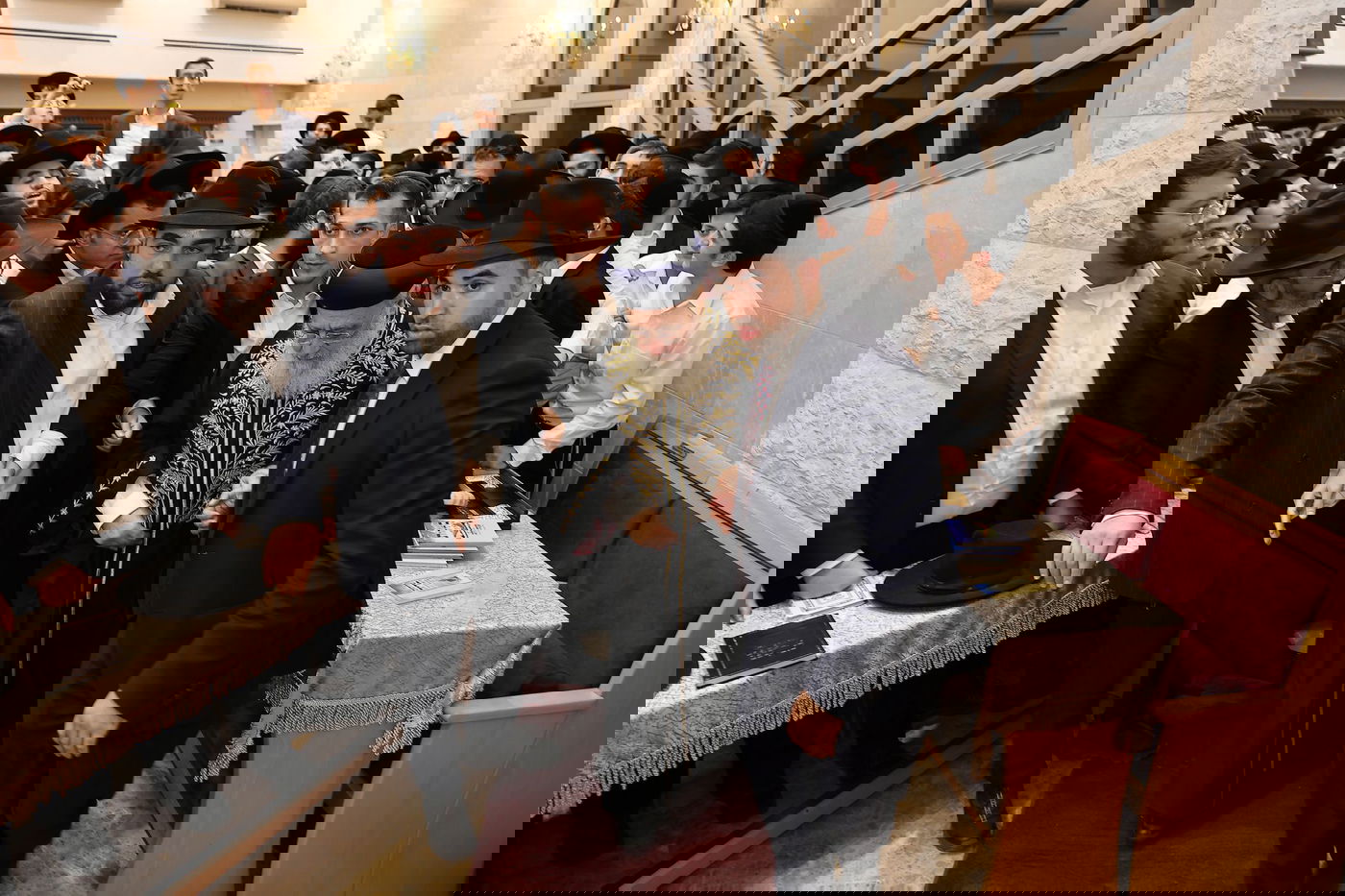 הראשל"צ הגר"י יוסף בחנוכת הבית בהיכל מרן