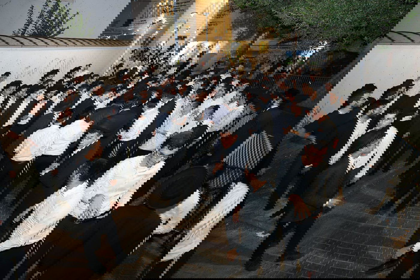 הראשל"צ הגר"י יוסף בחנוכת הבית בהיכל מרן