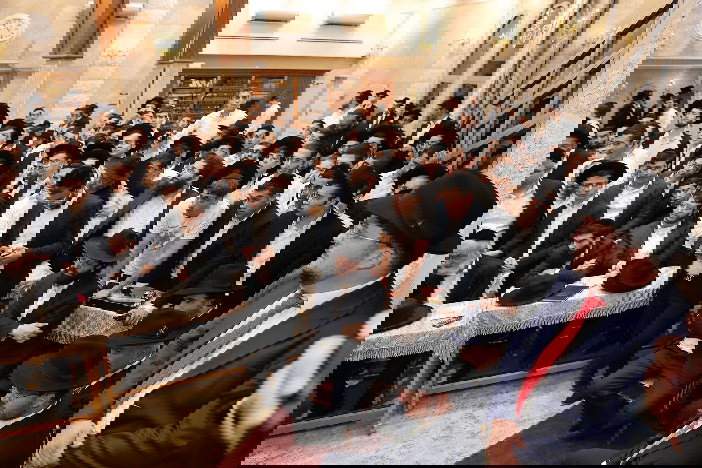 הראשל"צ הגר"י יוסף בחנוכת הבית בהיכל מרן