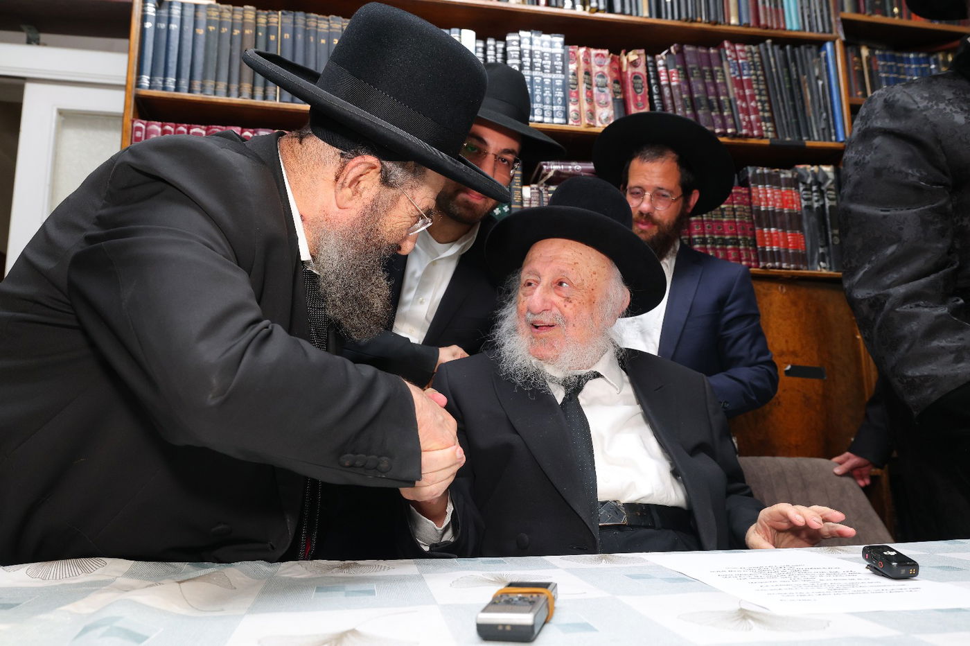 הגר"מ בן שמעון אצל הגרב"ד פוברסקי