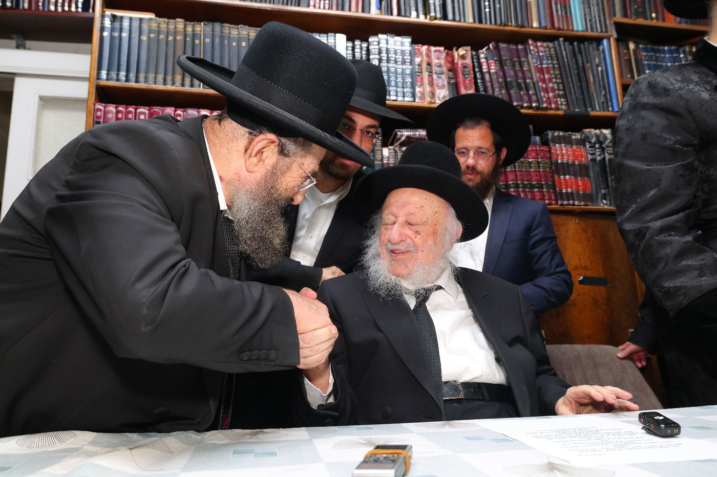 הגר"מ בן שמעון אצל הגרב"ד פוברסקי