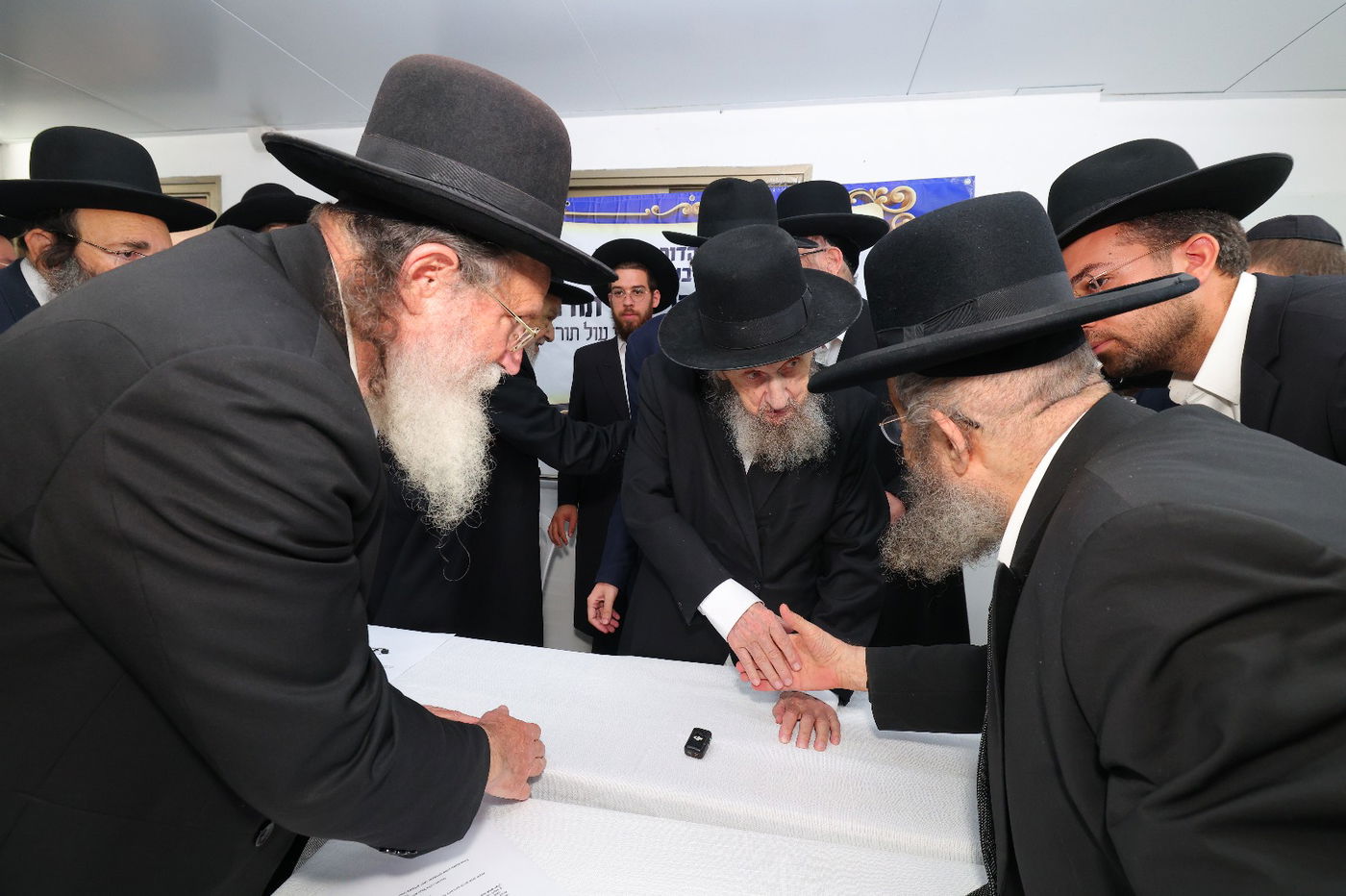 הגר"מ בן שמעון אצל הגר"ד לנדו