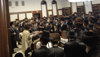 סליחות ראשונות בחצה"ק סקולען לייקווד