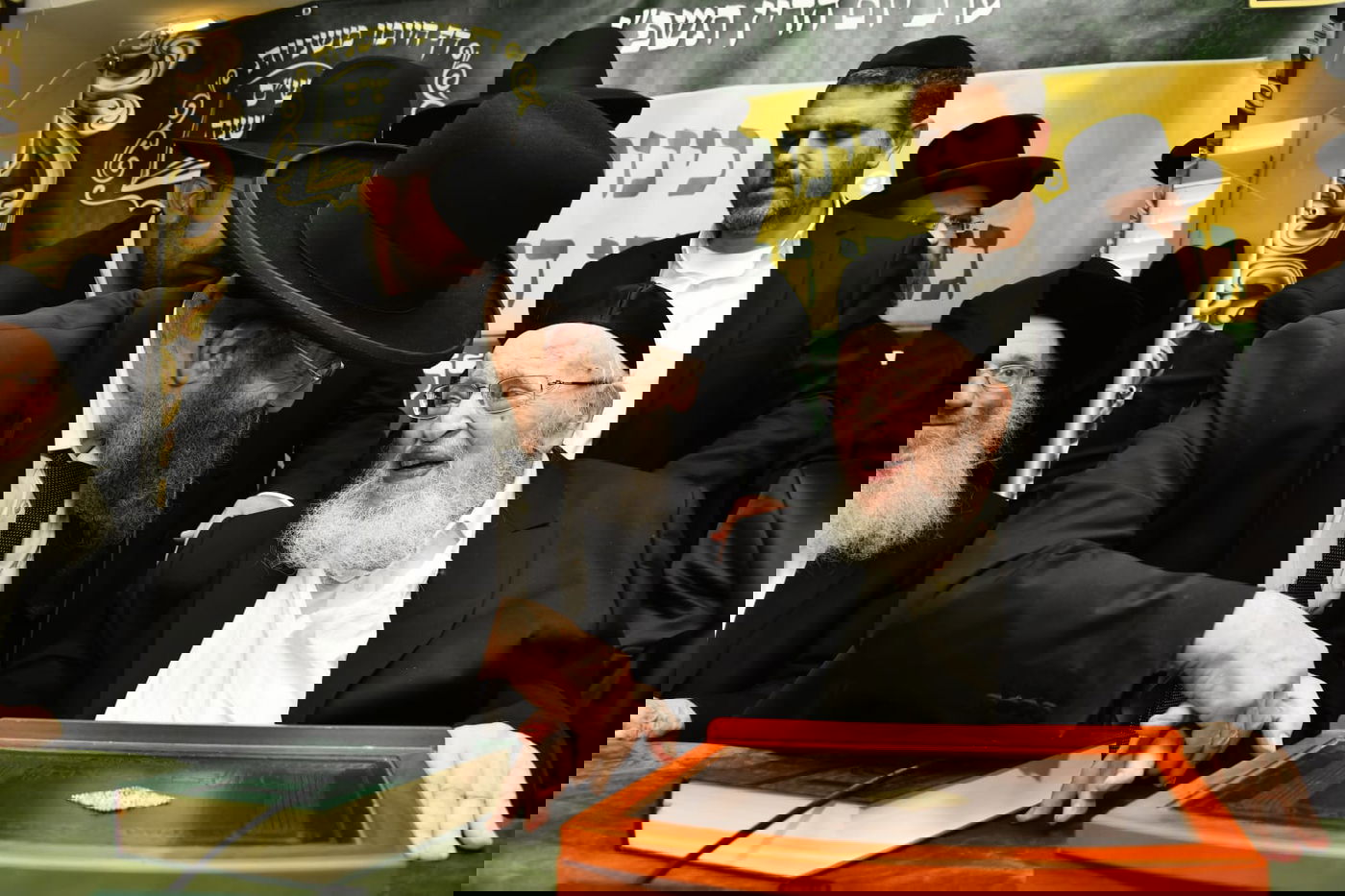 הגר"מ בן שמעון אצל הגרמ"צ ברגמן בכינוס רבנים במעונו