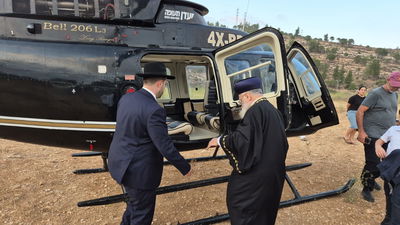 ממשיך את מסורת מרן זצ"ל | הראשון לציון המריא בהליקופטר לעצרות הימים הנוראים