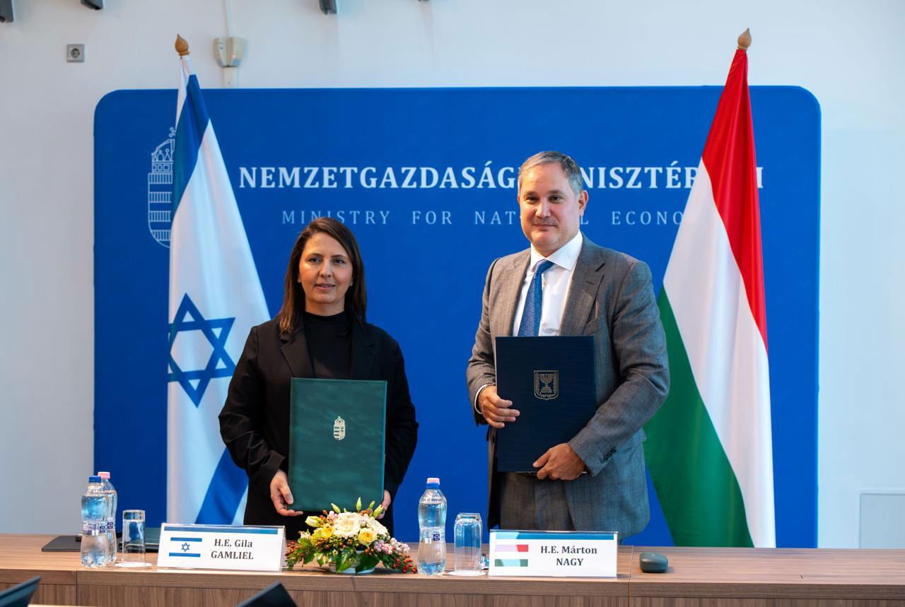 השרה גמליאל עם הנציג ההונגרי