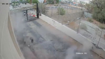 פיצוץ מרעיד - ואש: רגע פגיעת הכטב"ם במלון באילת | תיעוד דרמטי