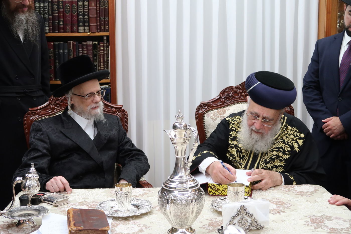 הראשל"צ הגר"י יוסף בביקור אצל האדמו"ר מסערט ויז'ניץ