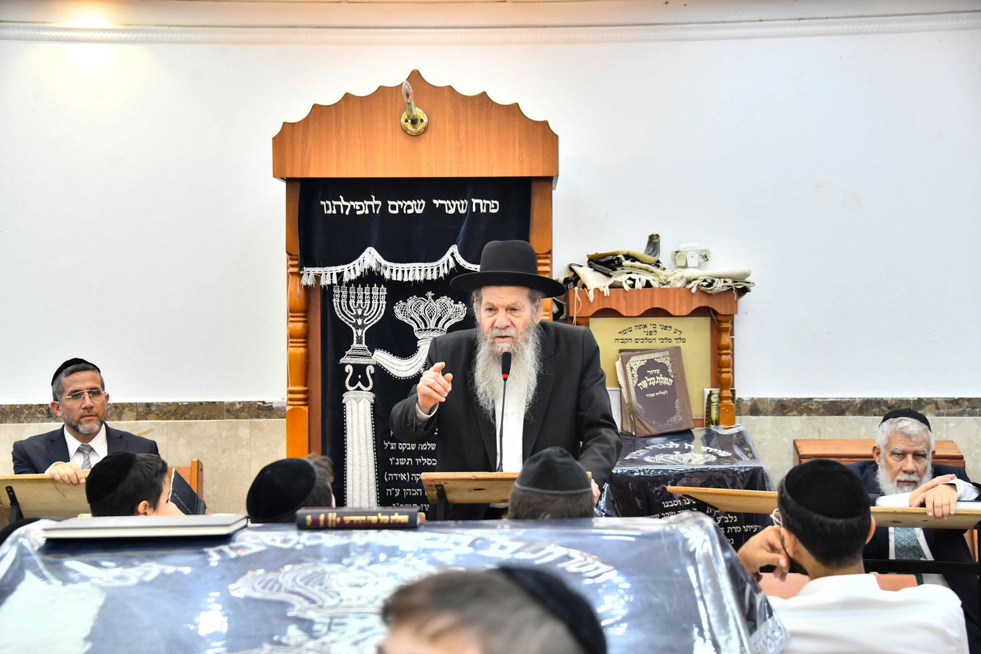 הגרמ"ש אדלשטיין בשיחה בשיח יצחק