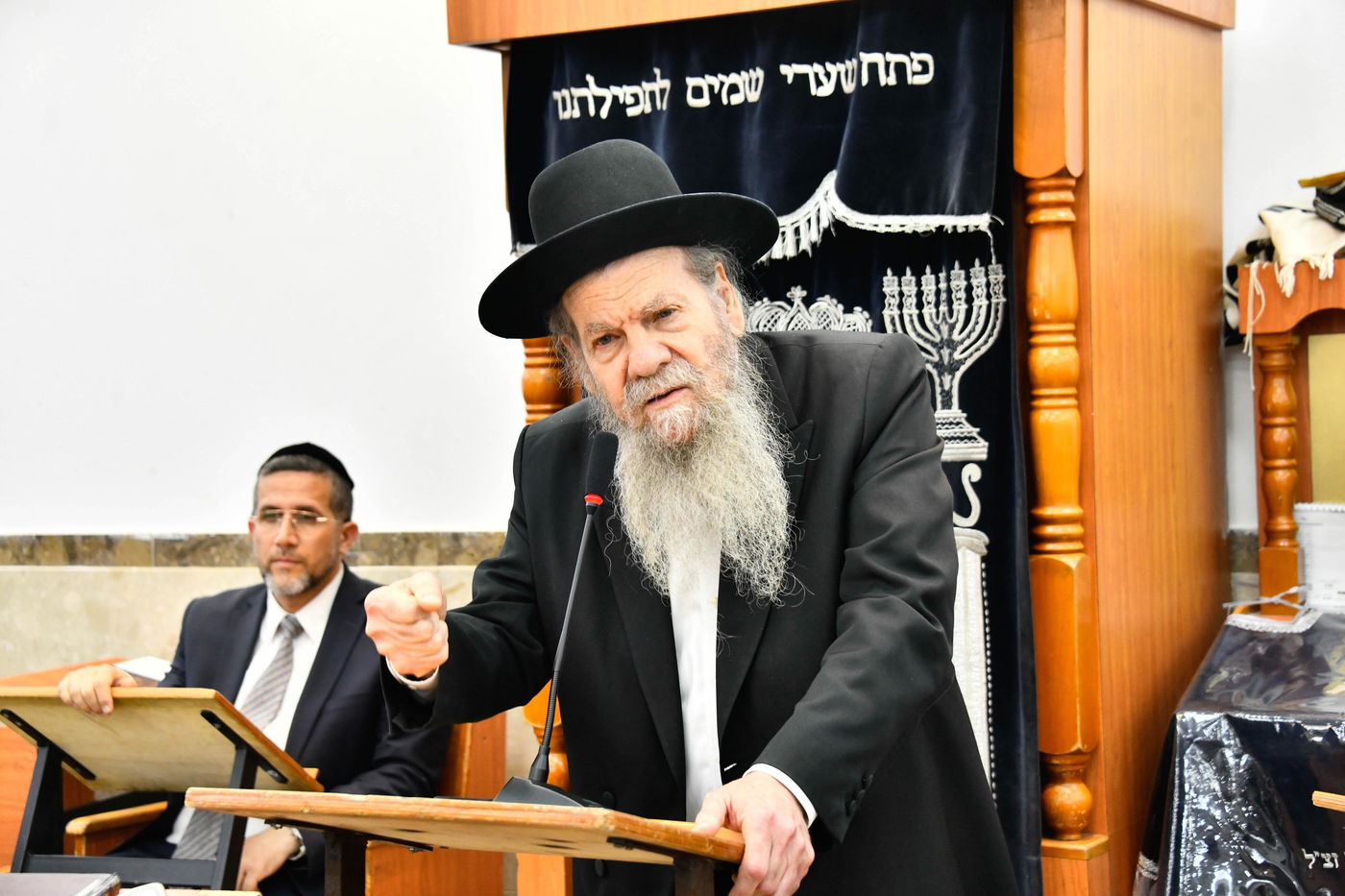 הגרמ"ש אדלשטיין בשיחה בשיח יצחק