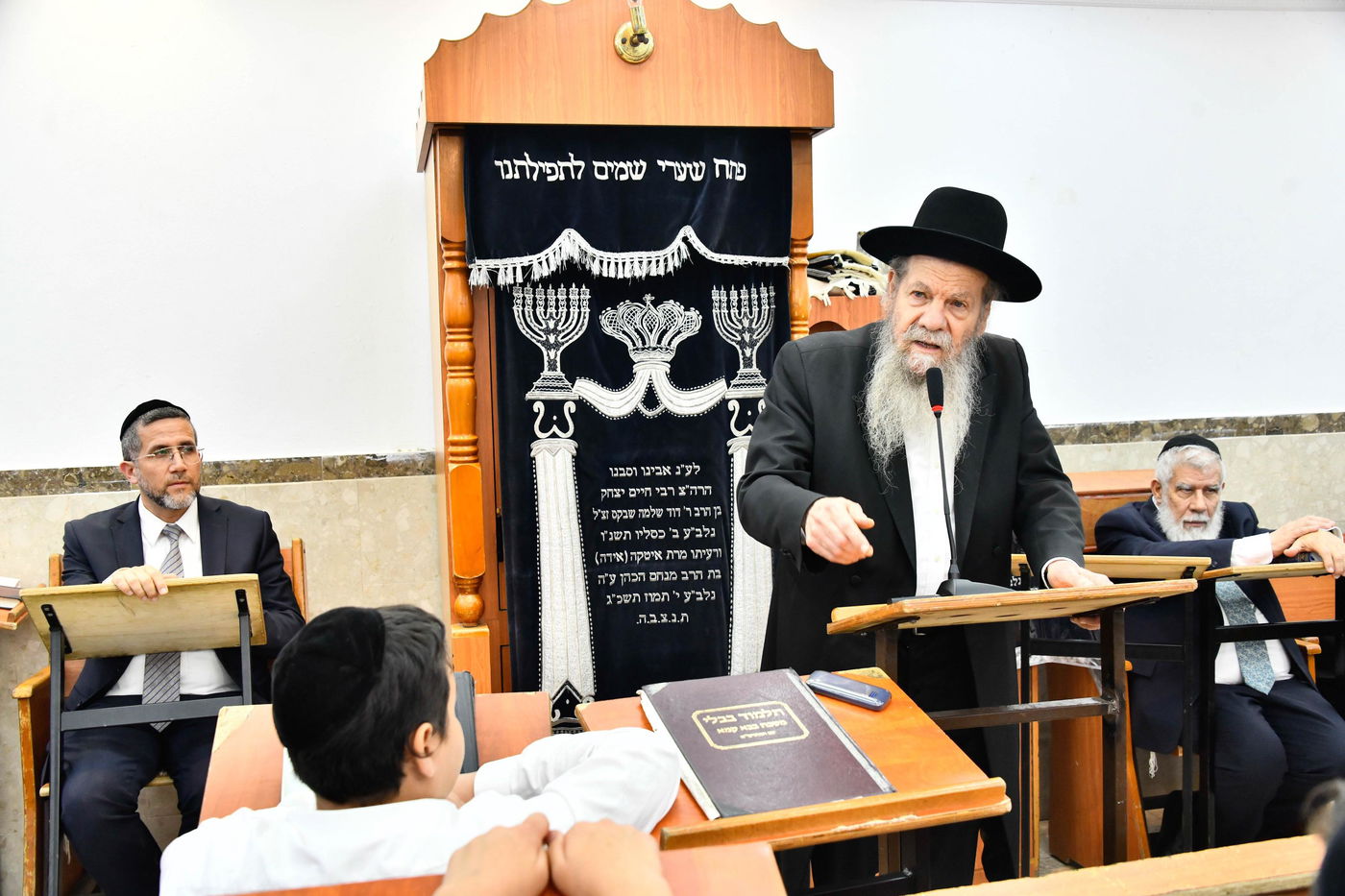 הגרמ"ש אדלשטיין בשיחה בשיח יצחק